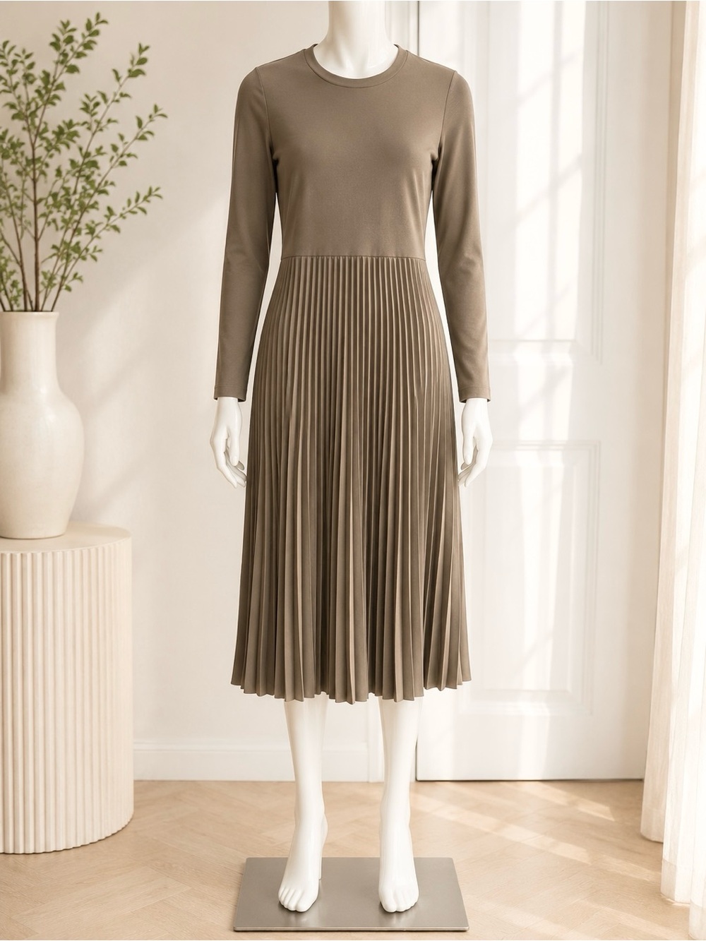⚡️Summer Sale⚡️Uniqlo XS Taupe Pleated Midi Dress Long Sleeve